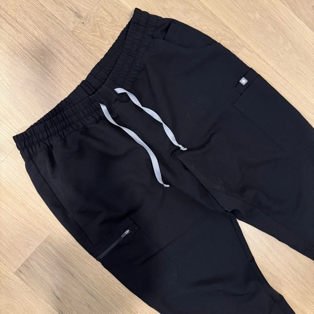 Black Uman Relaxed - Petite Jogger Scrub Pants - Picture 3 of 4